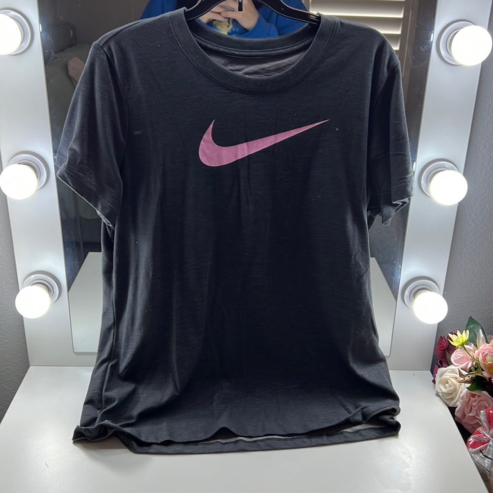 grey nike dri fit shirt